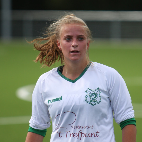 Dames voetbal Pesse