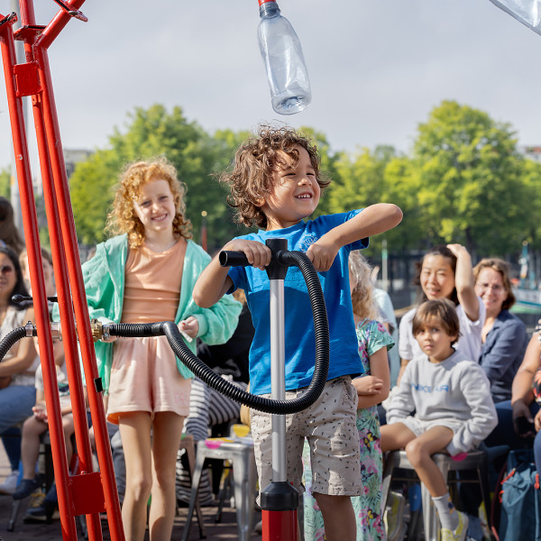 Verrassende experimenten van NEMO Science Museum te zien in de Bibliotheek Hoogeveen